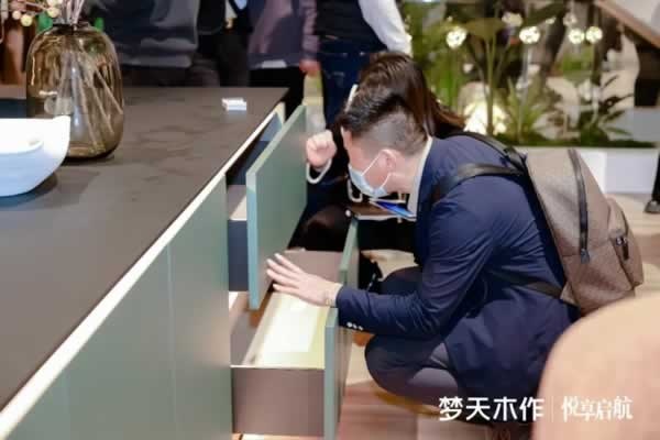 梦天木门